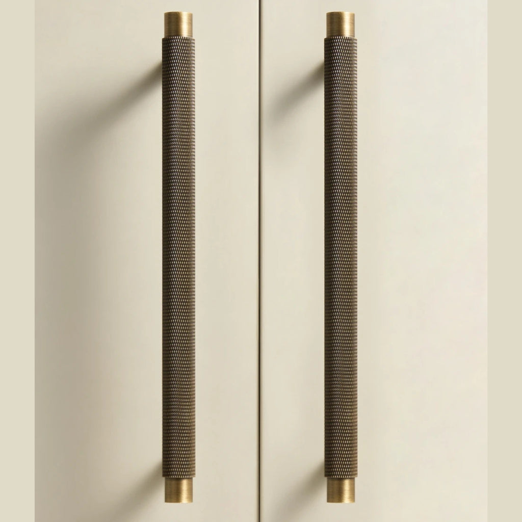 GIFFORD - Solid Brass Knurled Bar Handle - Antique Brass
